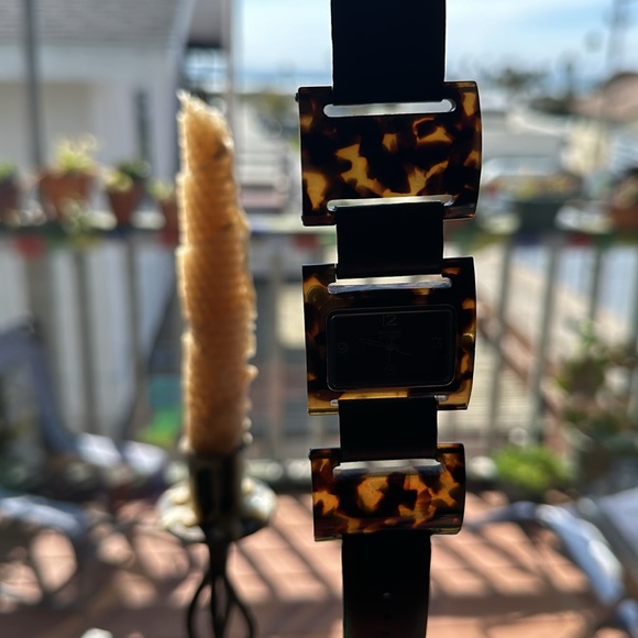 Michael Kors tortoise w brown leather band watch. Vintage. Brand new battery!! - Picture 6 of 16